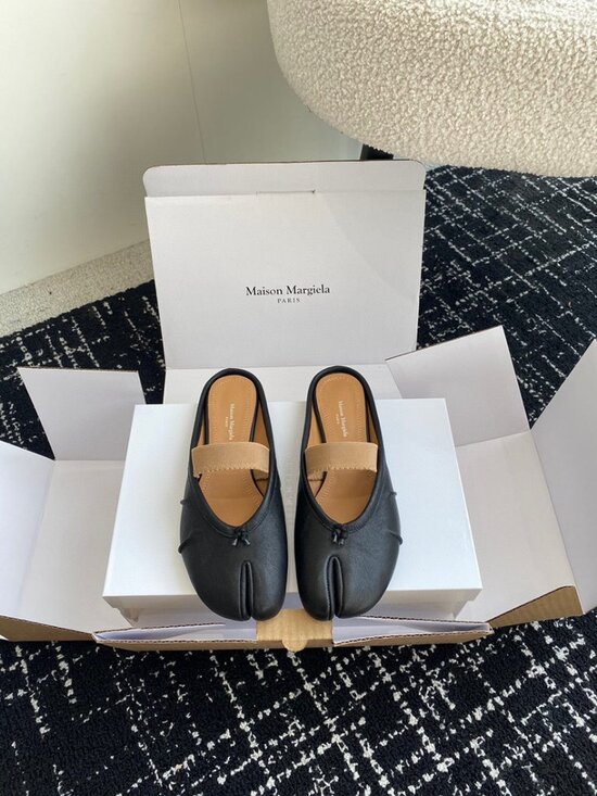 Maison Martin Margiela Shoes - Maison Margiela Black Lambskin Tabi Mules Split-Toe Slide Mules